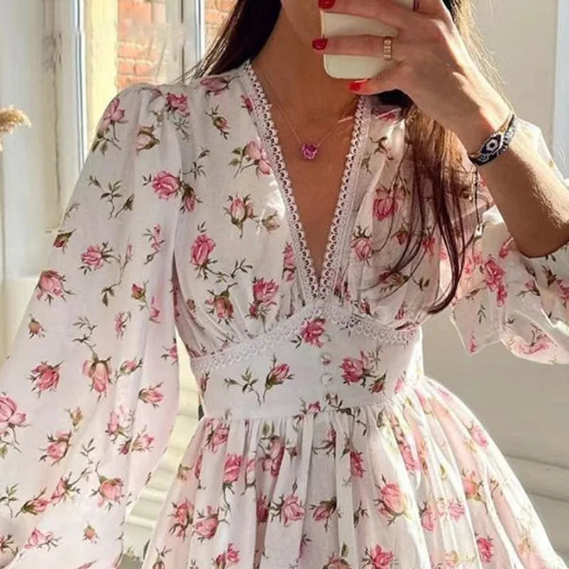 Vestido mini floral de corte A para mujer con escote en V y mangas largas