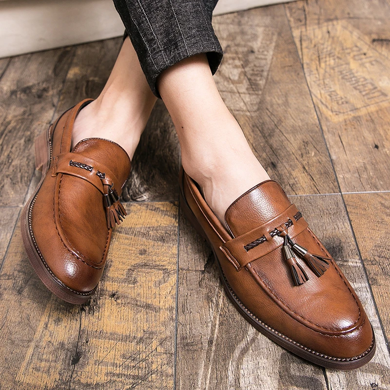 Mocasines de piel con borlas