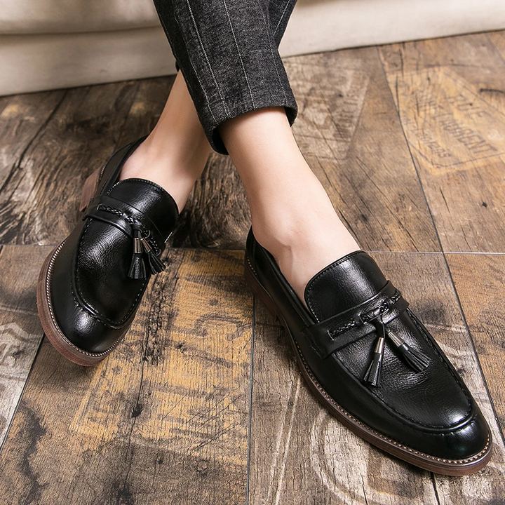 Mocasines de piel con borlas