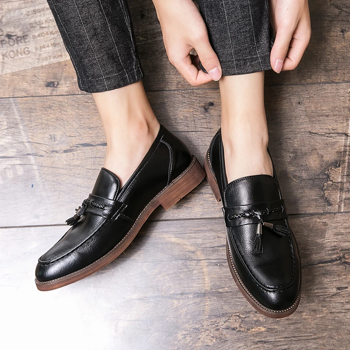 Mocasines de piel con borlas